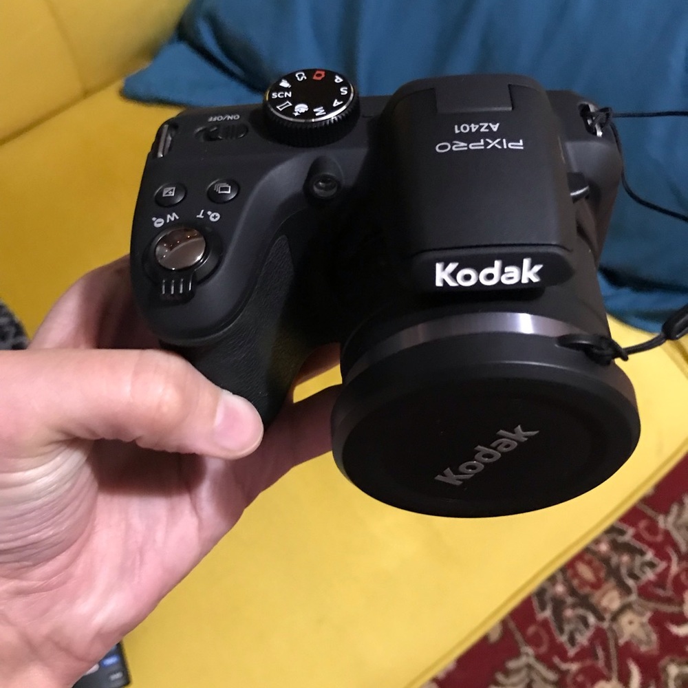 [crazy good deal] Kodak Pixpro AZ401 Digital Camera Deluxe Kit